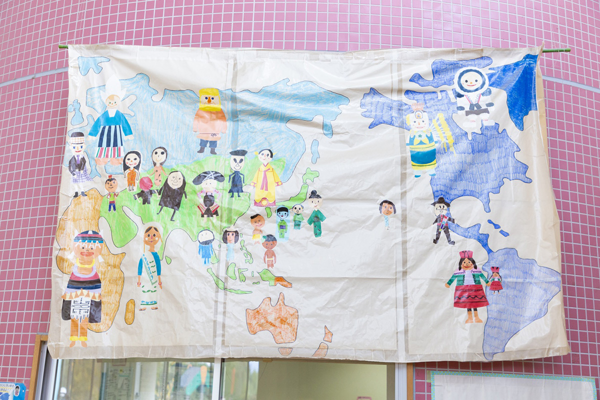 保育の中に溶け込む、多文化共生の理念。さまざまなルーツを持つ子どもや大人の多様性を受容しともに生活する