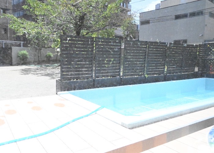 備え付けのプール