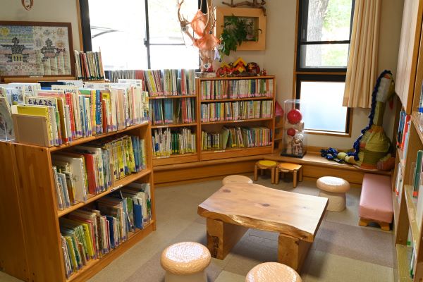 家庭には、絵本はもちろん、ボードゲームの貸し出しもしており、とても好評。