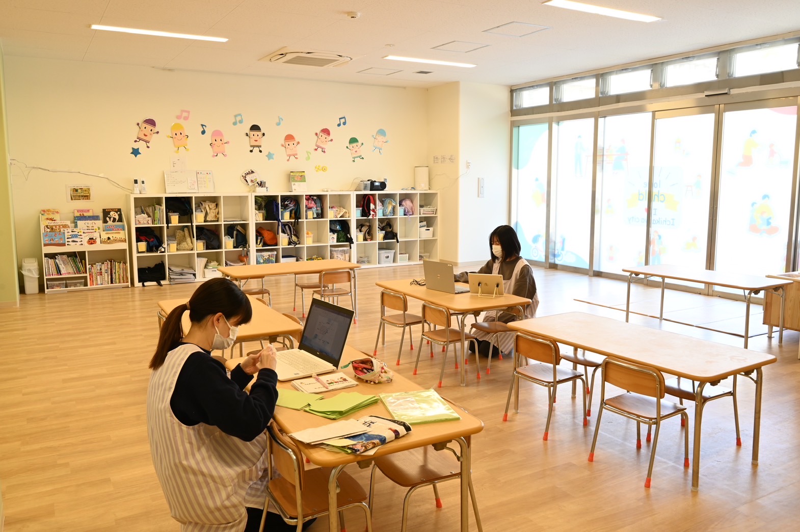 業務効率化と保育の質の両面から、職員の働きやすさを法人全体で整備している。